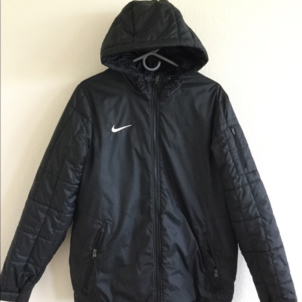 Nike insulated and hooded jacket. Black. Medium